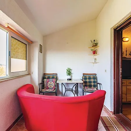 Appartamento Lovely In With Wifi Pola
