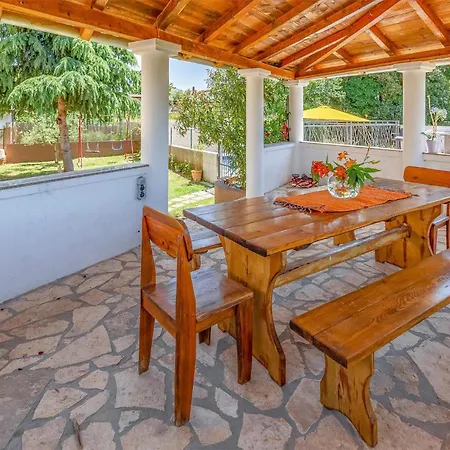 Apartment Lovely In With Wifi Pula