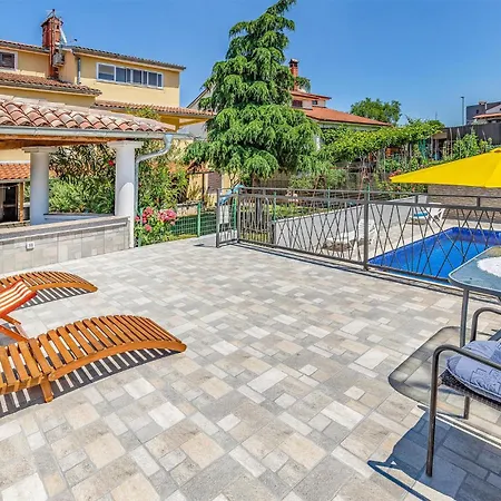 Apartment Lovely In With Wifi Pula